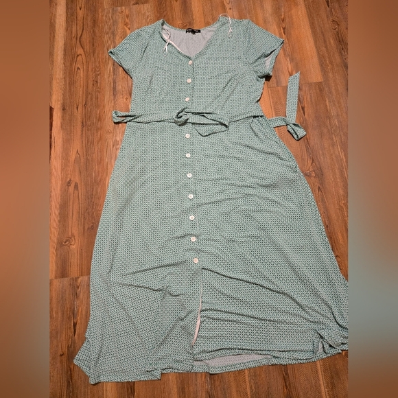 Chadwicks Green Midi Sundress with Flutter Sleeves and Peter Pan Collar - Picture 3 of 5